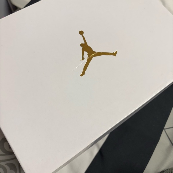 Air Jordan 1 mid Gym Red and black 9.5 - Picture 7 of 8